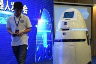 Il n'est pas aussi impressionnant que Robocop, mais ce robot anti-émeutes existe en Chine