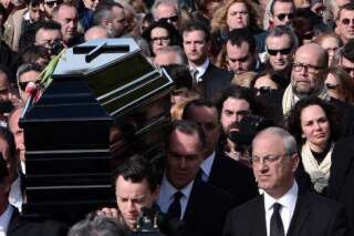 PHOTOS. Demis Roussos: pour son enterrement, des centaines de personnes se rassemblent à Athènes
