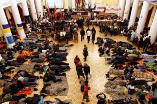 Ukraine: l'opposition évacue la mairie de Kiev, 