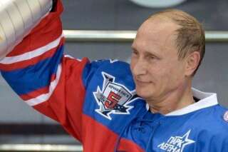 VIDÉO. Vladimir Poutine fête son anniversaire en jouant au hockey sur glace avec ses 