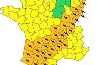 Orages: 32 départements placés en alerte orange par Météo-France