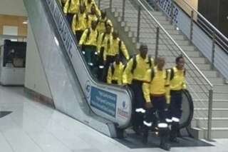 Si ces pompiers prennent l'escalator, c'est pour la bonne cause