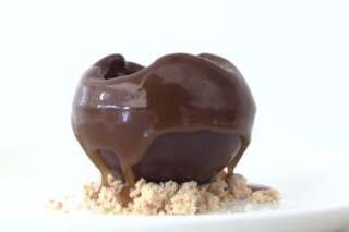 Dessert au chocolat : Cette bombe caramel chocolat beurre de cacahuètes va vous faire fondre de plaisir