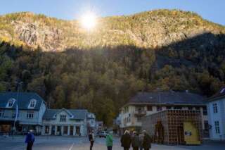 PHOTOS. En manque de lumière, un village norvégien s'éclaire avec des miroirs géants