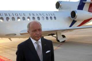 Laurent Fabius, ministre privé de vacances mais populaire