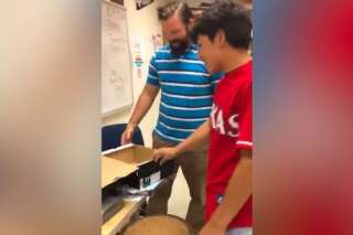 Cet élève a offert le cadeau de ses rêves à son professeur