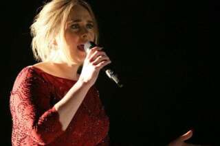 VIDÉO. Adele a eu un problème de son aux Grammy Awards 2016 (et elle sait pourquoi)
