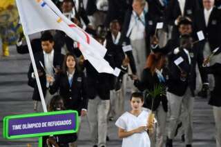 L'équipe de réfugiés des Jeux Olympiques 2016 ovationnée pendant la cérémonie d'ouverture