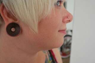 Écarteurs d'oreille : on peut désormais réparer les lobes déformés