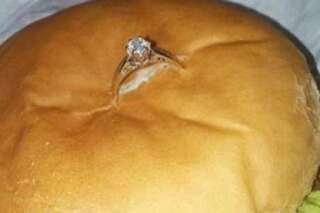 La pire demande en mariage : il met la bague dans un hamburger
