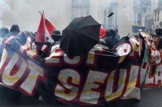 Échauffourées entre manifestants antifascistes et police à Paris lors d'un défilé en mémoire de Clément Méric