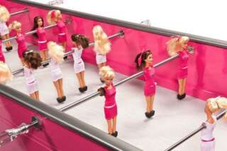 Une expo montre comment Barbie s'est toujours adaptée à la (pop)culture de son époque