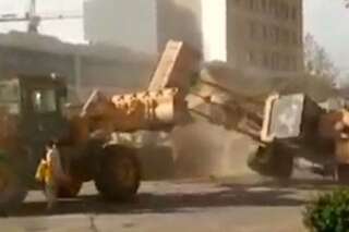 VIDÉO. Deux employés chinois se battent à coups de bulldozers