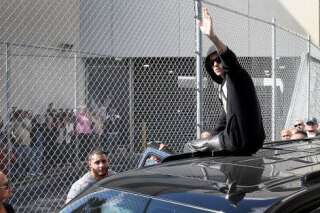 VIDÉO. Justin Bieber salue ses fans à sa sortie de prison