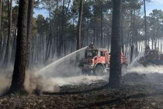 PHOTOS. Gironde : 4e journée de lutte contre le gros incendie près de Bordeaux
