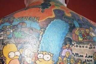 VIDÉO. 203 tatouages des Simpson sur le dos