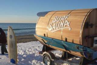VIDEO. Un sauna mobile pour faire du surf l'hiver