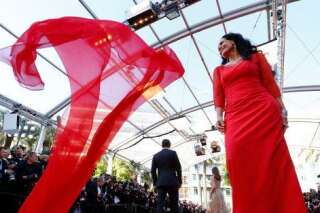 PHOTOS. La robe virevoltante de l'actrice brésilienne Sonia Braga sur le tapis rouge de Cannes