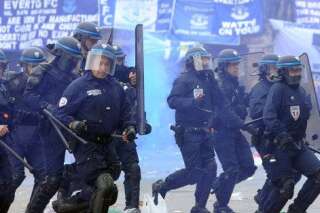 PHOTOS. Avant Lille-Everton en Europa League, des incidents entre supporteurs et police