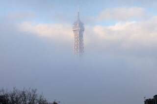 Non, cette photo de la Tour Eiffel n'est pas un symbole de l'hommage aux victimes des attentats