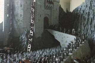 PHOTOS. Une scène de bataille épique du Seigneur des Anneaux reconstituée avec 150.000 pièces de legos