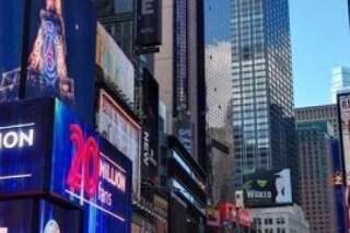 PHOTOS. Le PSG envahit Times Square pour fêter ses 20 millions de fans sur Facebook