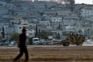 Que fait la Turquie pour empêcher les jihadistes de l'Etat islamique de prendre la ville syrienne kurde de Kobané?