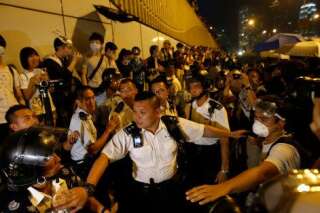 Hong Kong: violents affrontements entre les manifestants pro-démocratie et la police