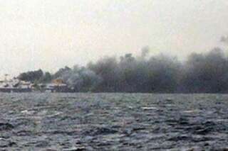 Un incendie ravage un ferry au large de la Grèce, des centaines de passagers bloqués à bord