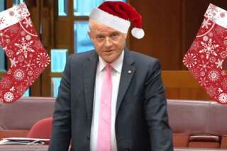 VIDÉO. Pour faire passer son message, un sénateur australien entonne un chant de Noël