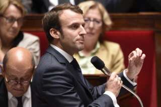 Emmanuel Macron : éreinté à gauche, le ministre ne convainc pas davantage à droite
