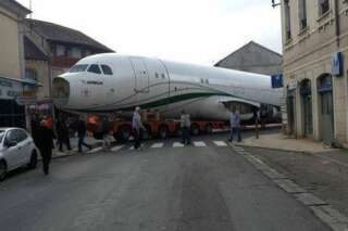 Un Airbus A320 bloqué plusieurs heures dans les rues de Tarbes