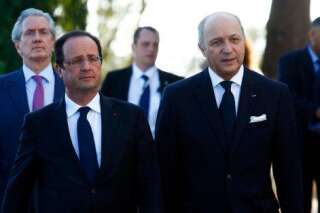 Syrie: pour la première fois Hollande évoque de possibles frappes aériennes