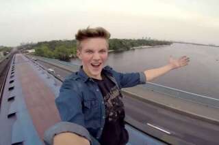 VIDEO. Le youtubeur ukrainien Pasha Bumchik se filme en voyageant sur le toit du métro