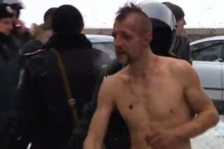 VIDÉO. Ukraine: les autorités s'excusent après une vidéo montrant un homme nu maltraité par la police