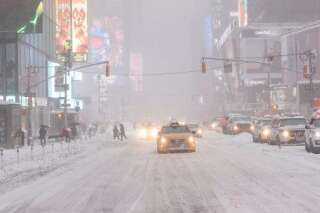 VIDÉOS. Times Square méconnaissable pendant la tempête de neige Jonas