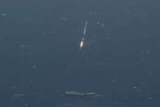 VIDÉOS. SpaceX pose le 1er étage de sa fusée sur une barge flottante