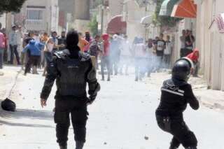 Tunisie: Affrontements entre policiers et salafistes du groupe Ansar Ashariaa en banlieue de Tunis