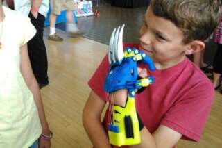 Une prothèse 3D équipée des griffes de Wolverine pour rendre de l'autonomie (et le sourire) à un enfant