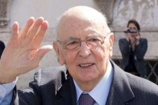 Election présidentielle en Italie: le président Napolitano accepte de se représenter