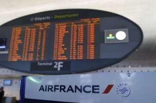 Grève Air France: la moitié des avions cloués au sol, les premiers passagers touchés par le mouvement social
