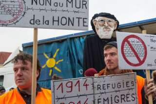 Guy Bedos en tête du cortège pour soutenir les migrants de Calais contre 
