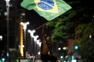 Les Brésiliens dans la rue après la diffusion d'une écoute téléphonique embarrassante pour Dilma Rousseff et Lula