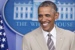 Barack Obama en costume couleur sable fait ricaner les réseaux sociaux et la Maison Blanche répond avec humour