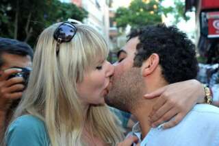 PHOTOS. En Turquie, des baisers publics en guise de contestation contre les codes moraux d'Ankara