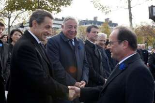 VIDÉO. La poignée de main entre Hollande et Sarkozy lors des cérémonies du 11 Novembre