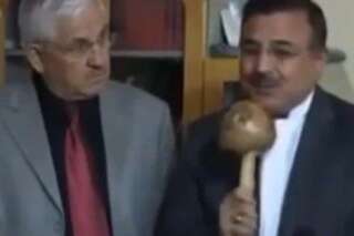 VIDÉO. Ce présentateur turc confond son micro... avec un champignon