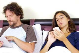 Couple: pourquoi utilise-t-on facebook pour espionner son partenaire
