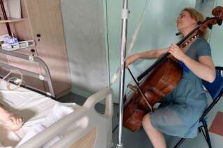 Dans cet hôpital parisien, l'art-thérapie par le violoncelle pour combattre la douleur