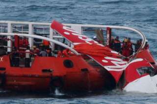 AirAsia: 4 nouveaux corps repêchés, échec des opérations de récupération du fuselage de l'avion